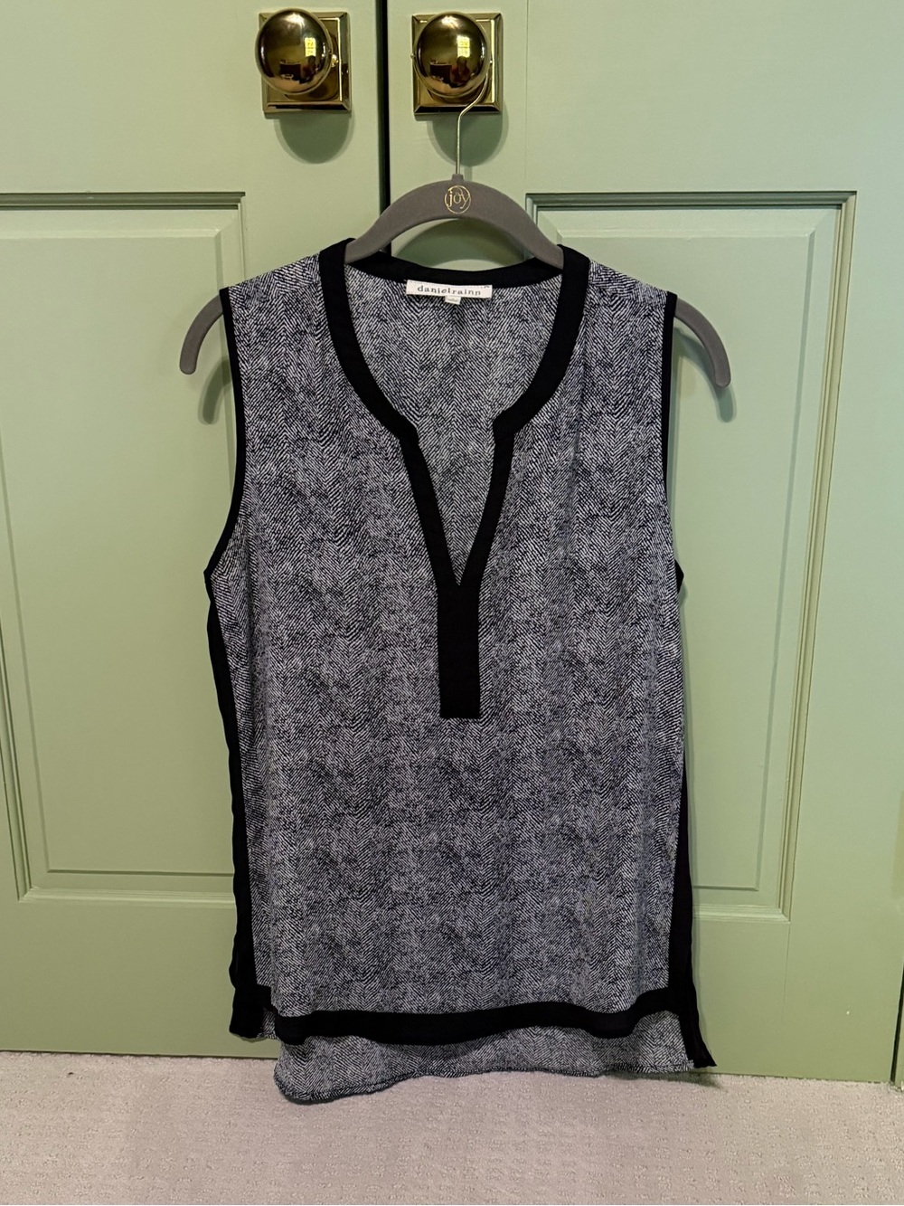 Daniel Rainn Sleeveless  Black and White Printed Blouse Size Small